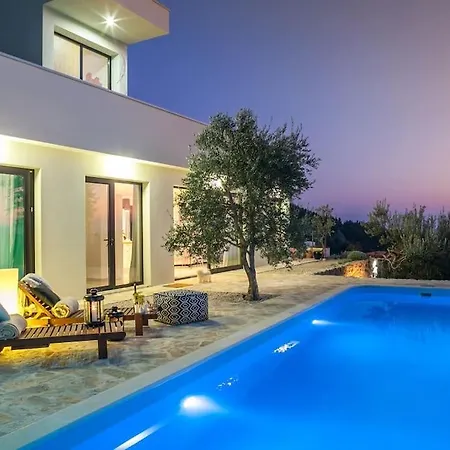 Stylische -tres Chic- In Villa