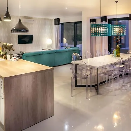 Stylische -tres Chic- In Villa Makarska